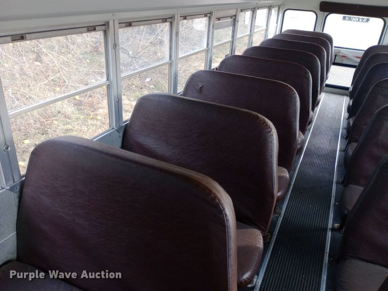 image for item DW0944 2003 International  3800 school bus