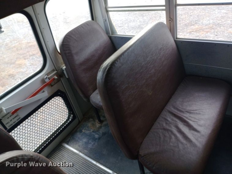 image for item DW0944 2003 International  3800 school bus