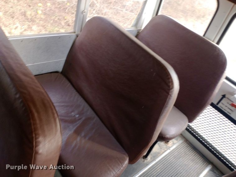 image for item DW0944 2003 International  3800 school bus