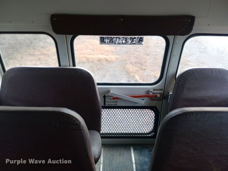 image for item DW0944 2003 International  3800 school bus