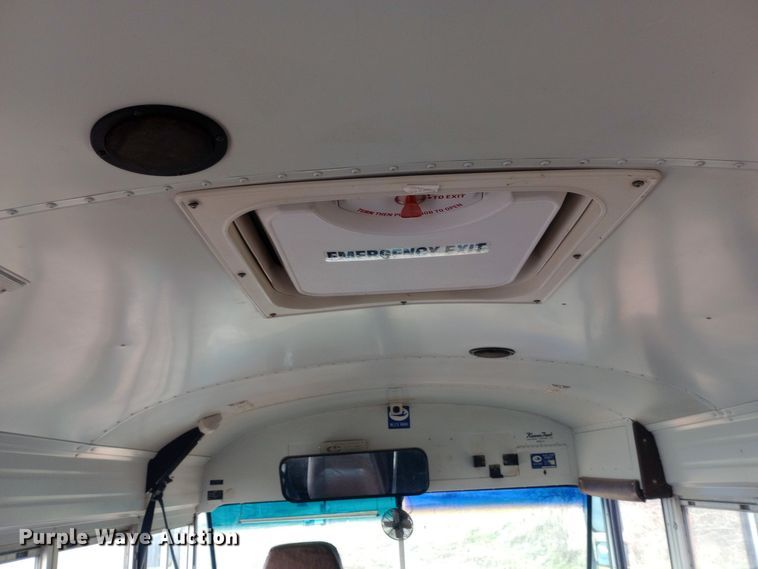 image for item DW0944 2003 International  3800 school bus