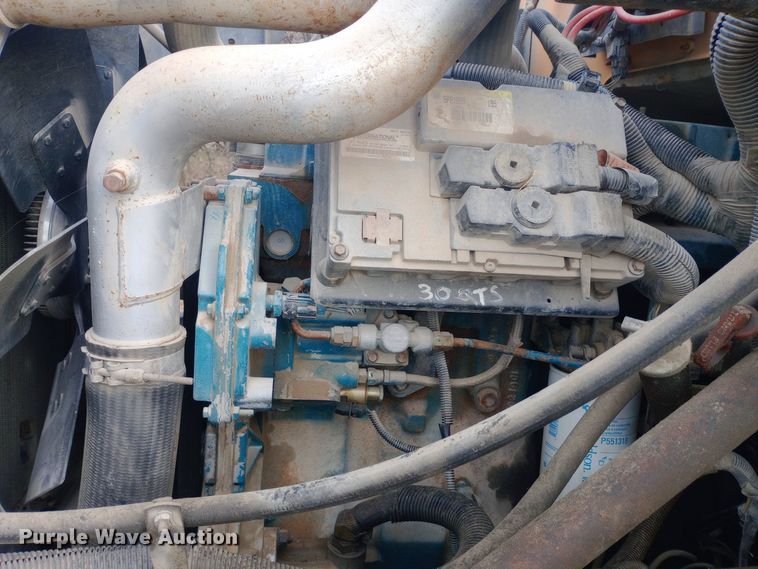 image for item DW0944 2003 International  3800 school bus