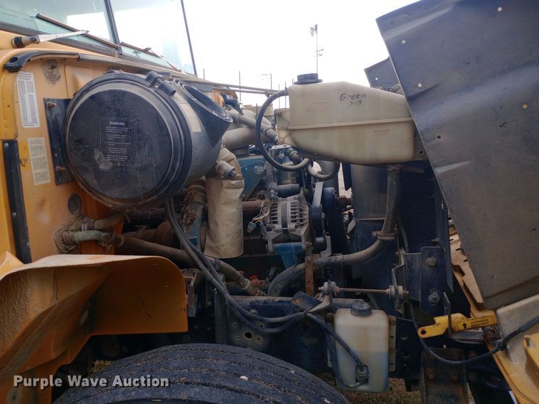 image for item DW0944 2003 International  3800 school bus