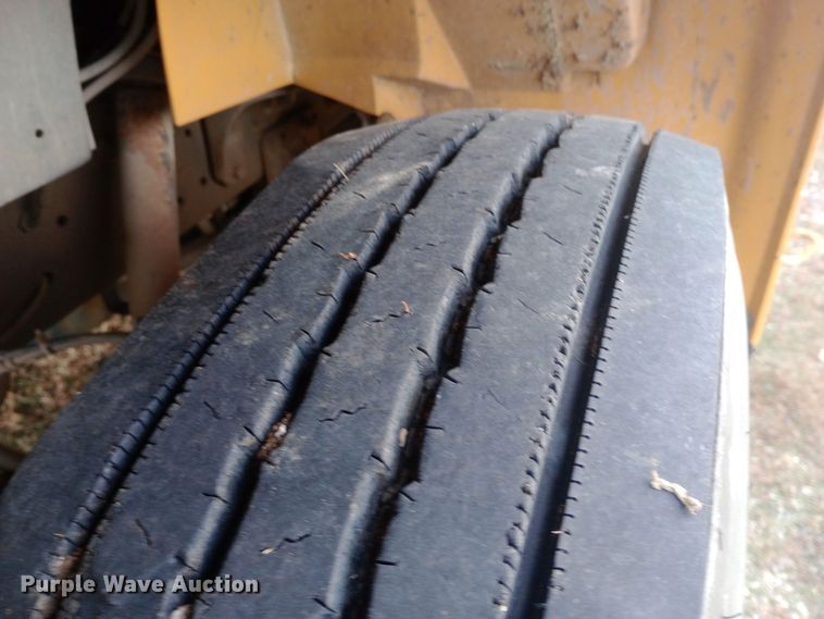 image for item DW0944 2003 International  3800 school bus