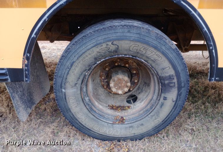 image for item DW0944 2003 International  3800 school bus