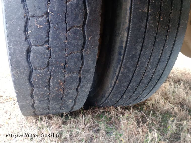 image for item DW0944 2003 International  3800 school bus