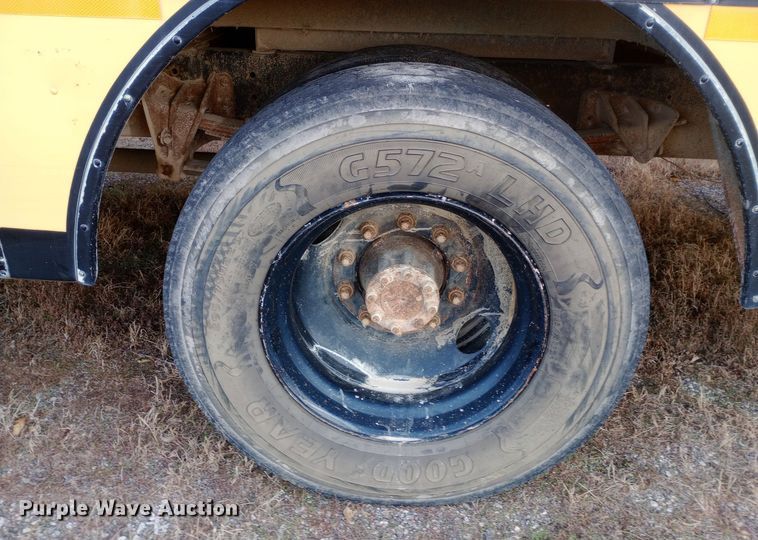 image for item DW0944 2003 International  3800 school bus