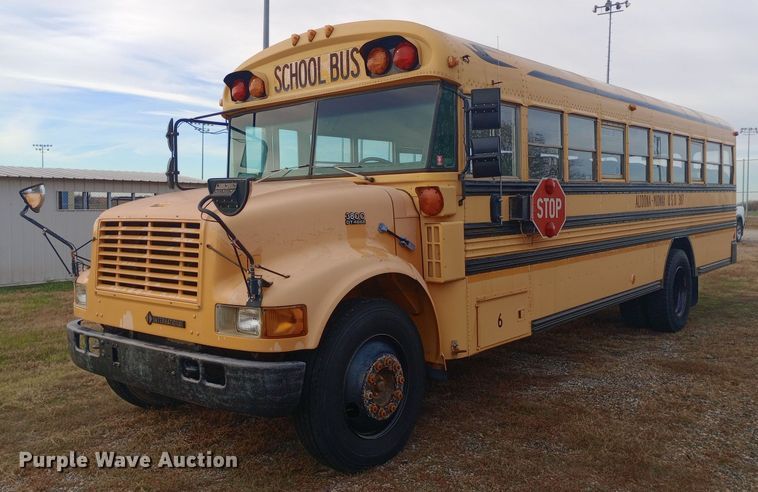 image for item DW0945 1999 International 3800 school bus
