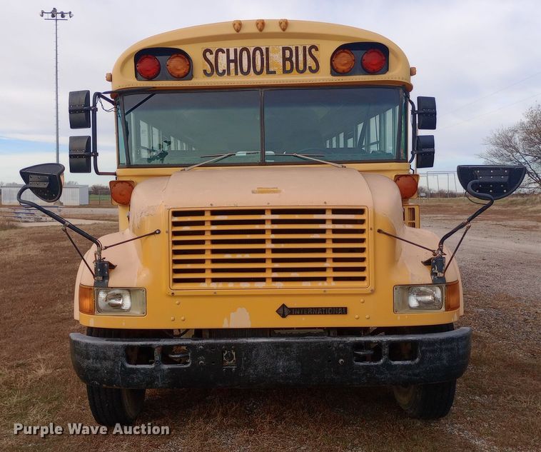 image for item DW0945 1999 International 3800 school bus