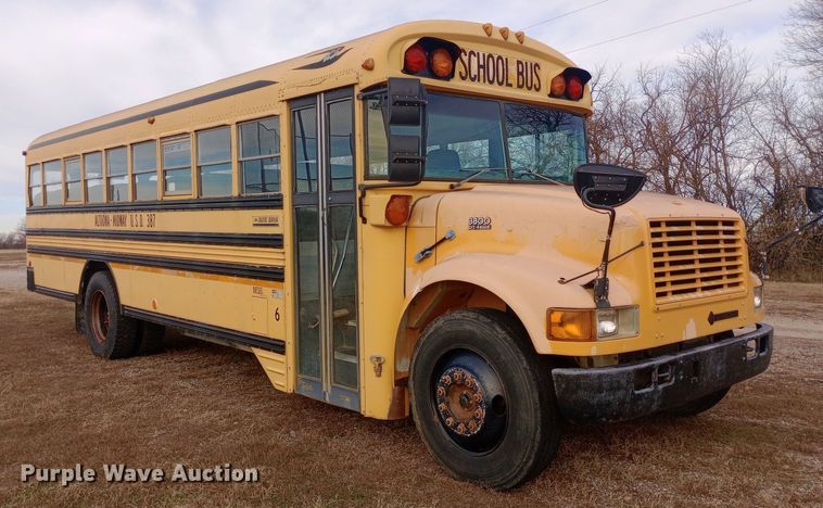 image for item DW0945 1999 International 3800 school bus