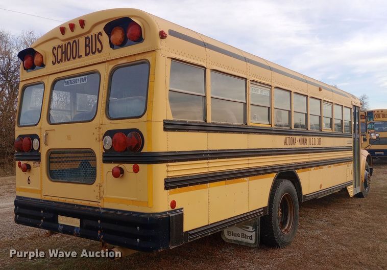 image for item DW0945 1999 International 3800 school bus