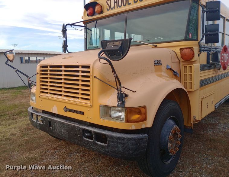 image for item DW0945 1999 International 3800 school bus