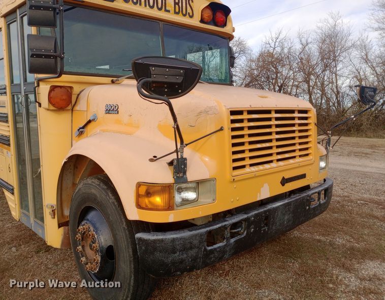 image for item DW0945 1999 International 3800 school bus