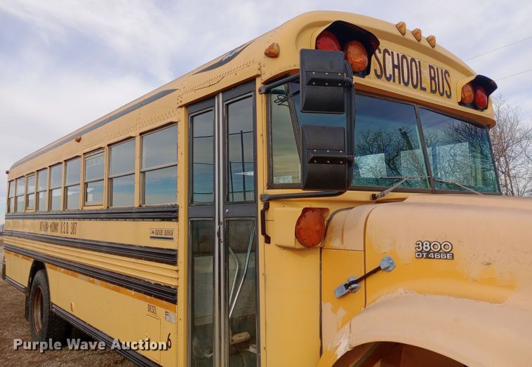 image for item DW0945 1999 International 3800 school bus