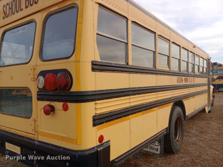 image for item DW0945 1999 International 3800 school bus