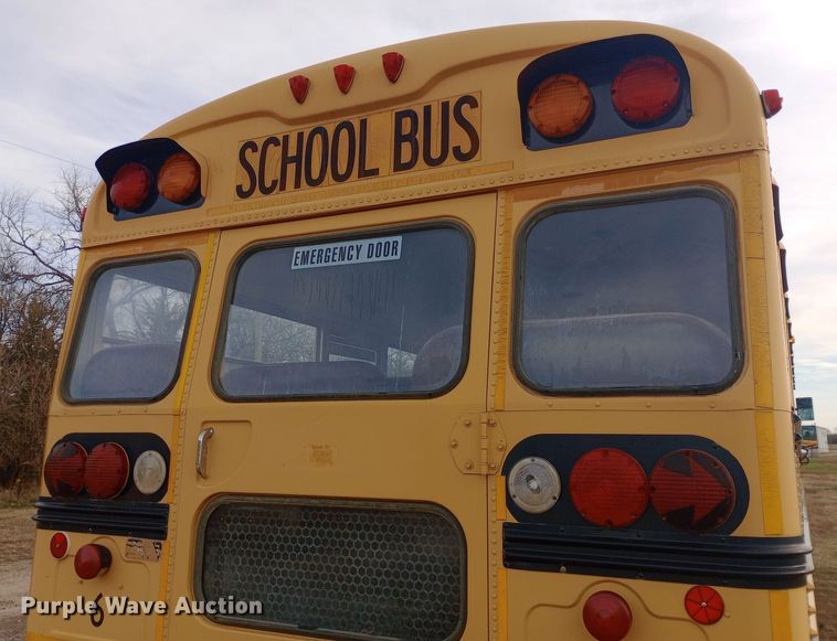 image for item DW0945 1999 International 3800 school bus