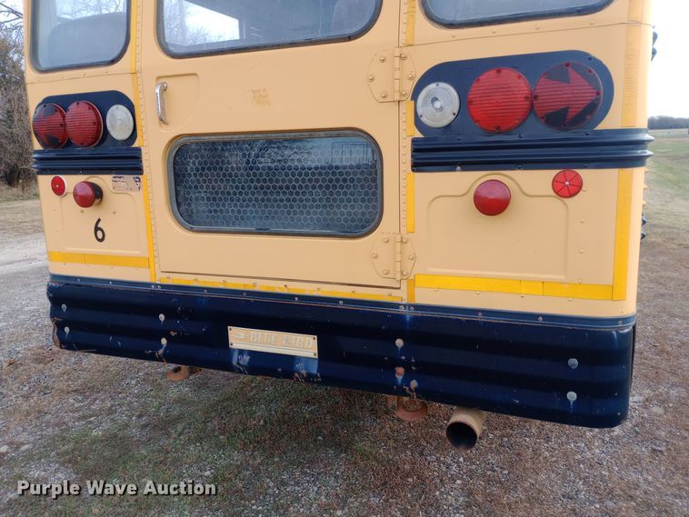 image for item DW0945 1999 International 3800 school bus