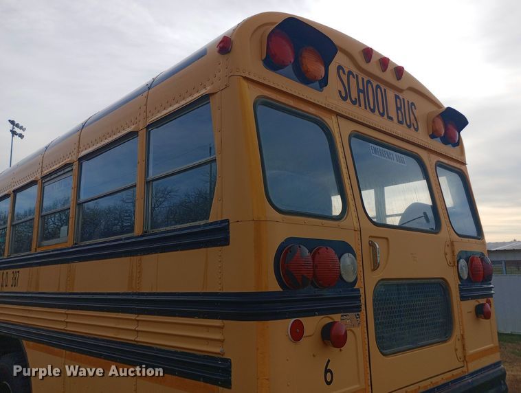 image for item DW0945 1999 International 3800 school bus