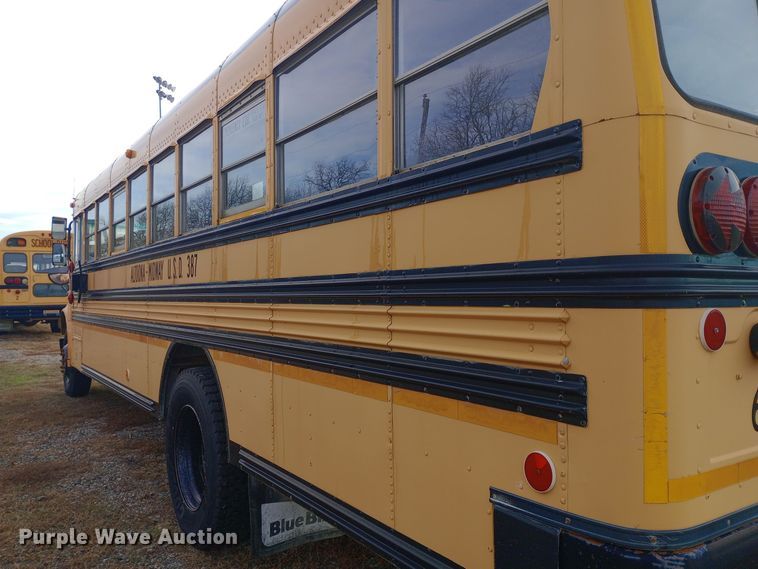 image for item DW0945 1999 International 3800 school bus