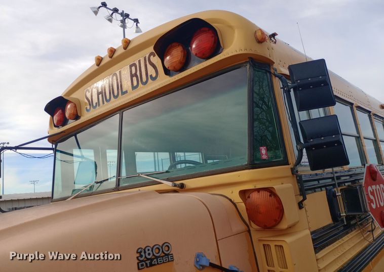 image for item DW0945 1999 International 3800 school bus