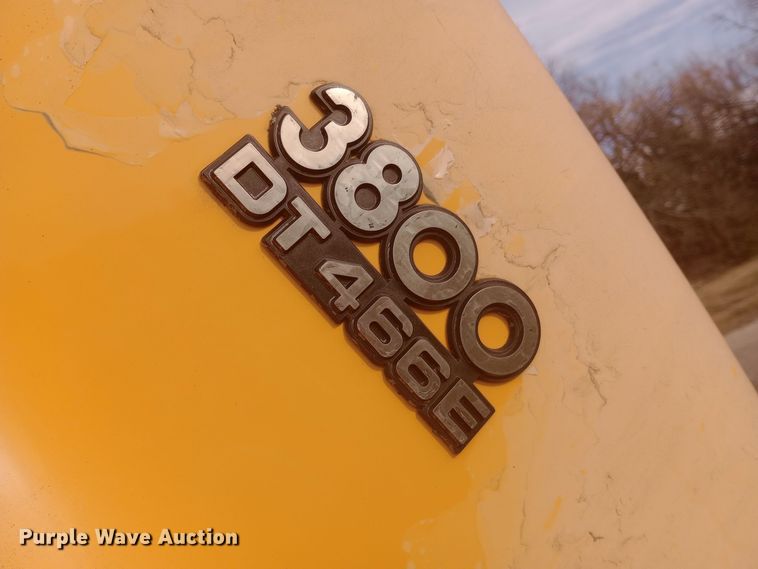 image for item DW0945 1999 International 3800 school bus