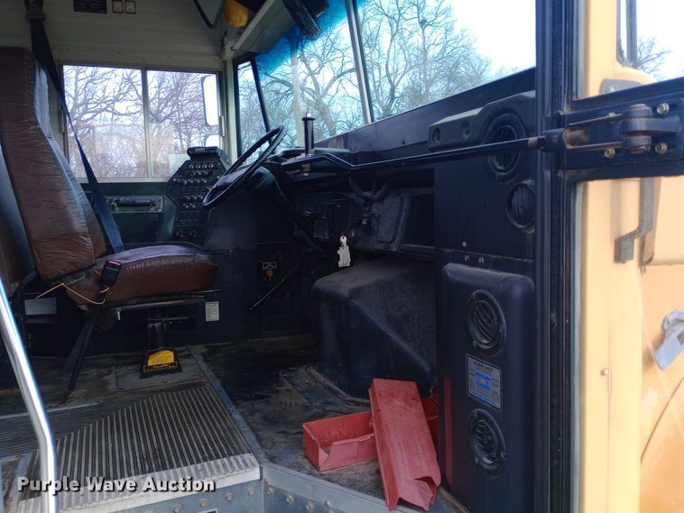 image for item DW0945 1999 International 3800 school bus