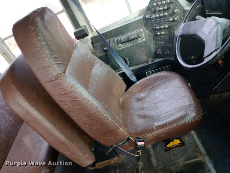 image for item DW0945 1999 International 3800 school bus