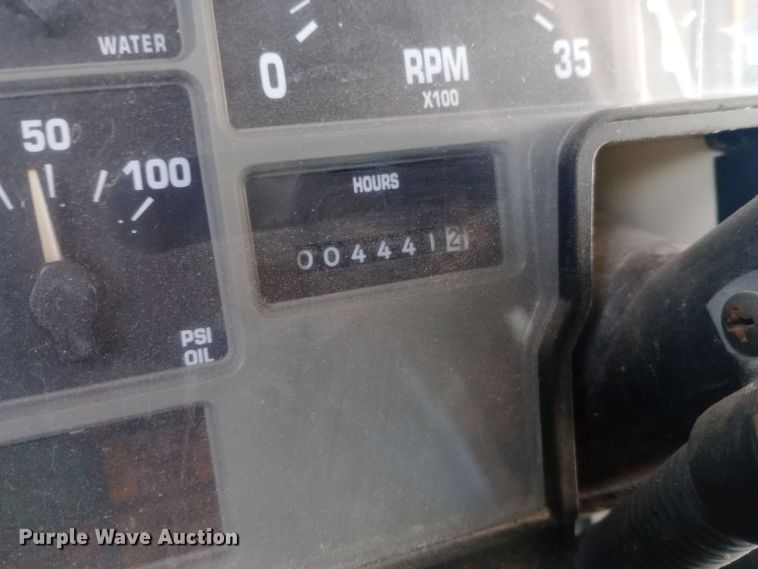 image for item DW0945 1999 International 3800 school bus