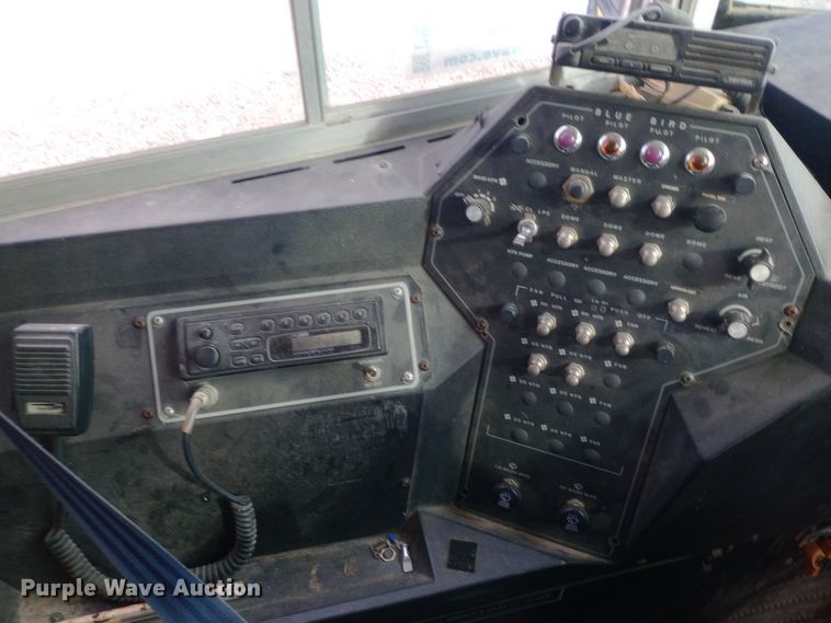 image for item DW0945 1999 International 3800 school bus