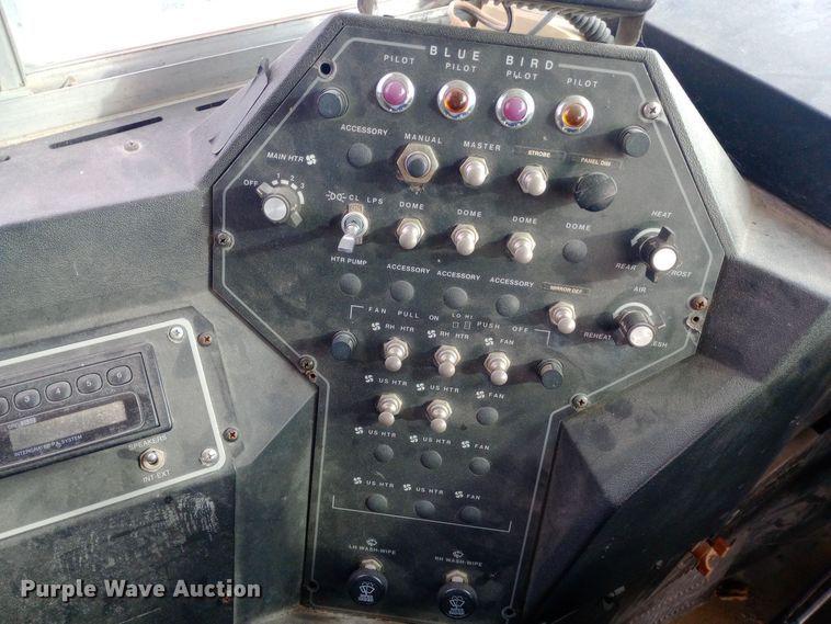 image for item DW0945 1999 International 3800 school bus