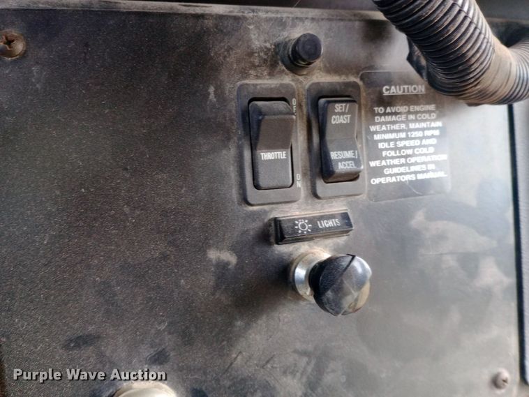 image for item DW0945 1999 International 3800 school bus