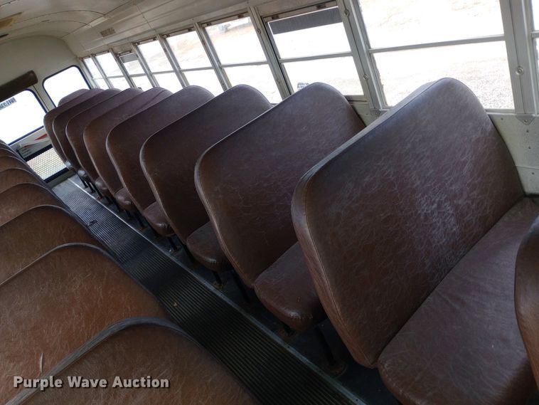 image for item DW0945 1999 International 3800 school bus