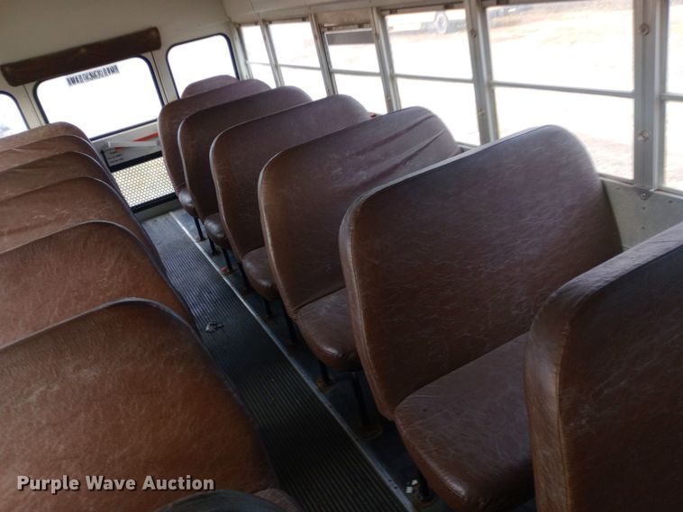 image for item DW0945 1999 International 3800 school bus