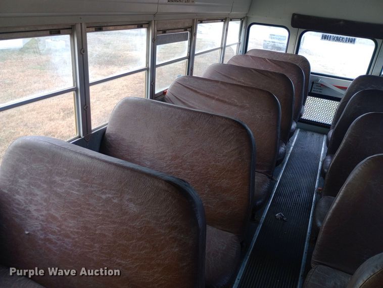 image for item DW0945 1999 International 3800 school bus