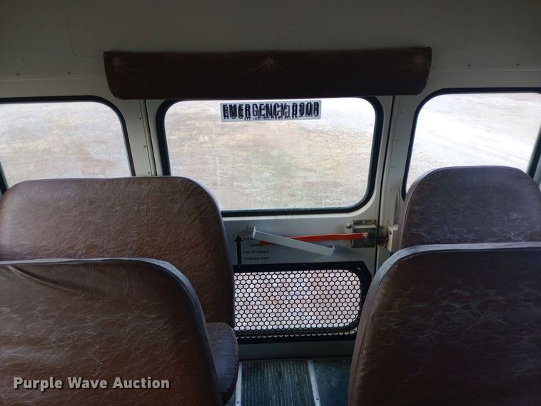 image for item DW0945 1999 International 3800 school bus