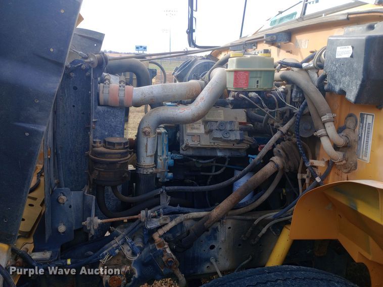 image for item DW0945 1999 International 3800 school bus