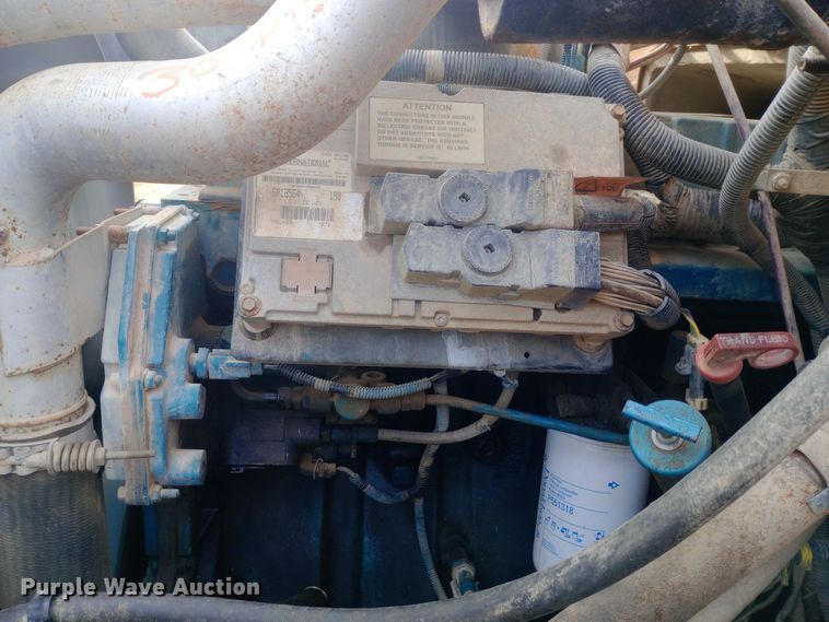 image for item DW0945 1999 International 3800 school bus