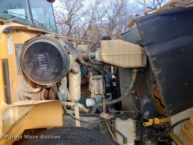 image for item DW0945 1999 International 3800 school bus