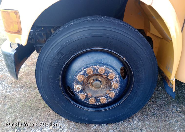 image for item DW0945 1999 International 3800 school bus