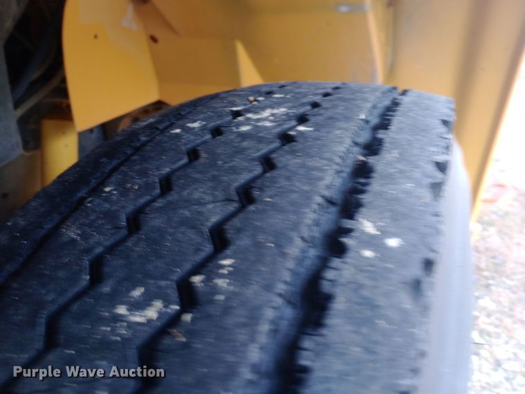 image for item DW0945 1999 International 3800 school bus