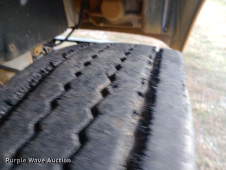 image for item DW0945 1999 International 3800 school bus