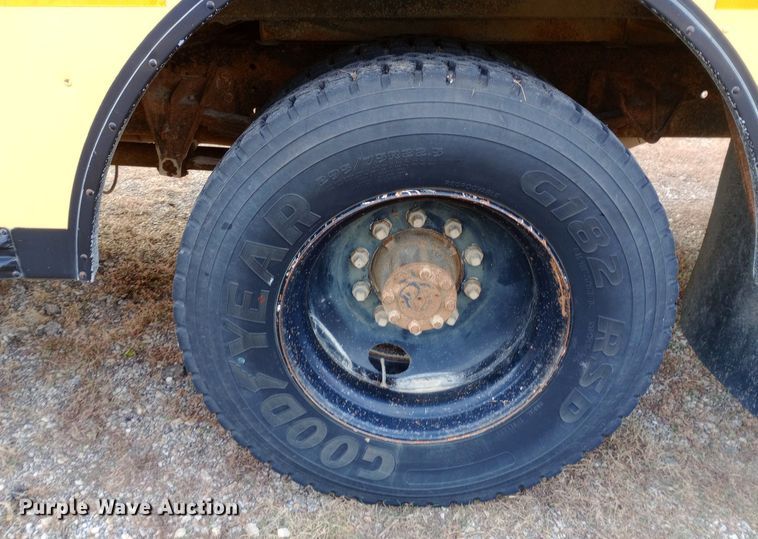 image for item DW0945 1999 International 3800 school bus