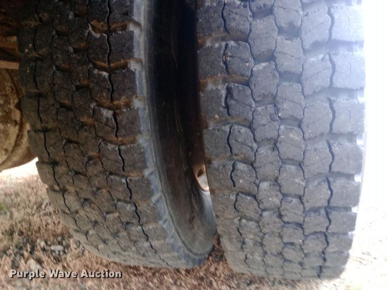 image for item DW0945 1999 International 3800 school bus