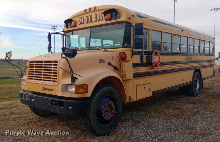 image for item DW0946 2000 International 3800 school bus