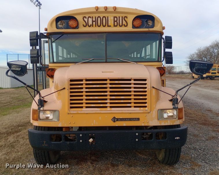 image for item DW0946 2000 International 3800 school bus