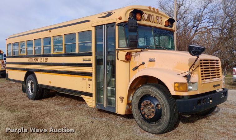 image for item DW0946 2000 International 3800 school bus