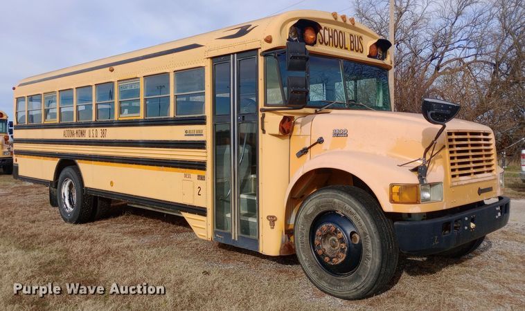 image for item DW0946 2000 International 3800 school bus