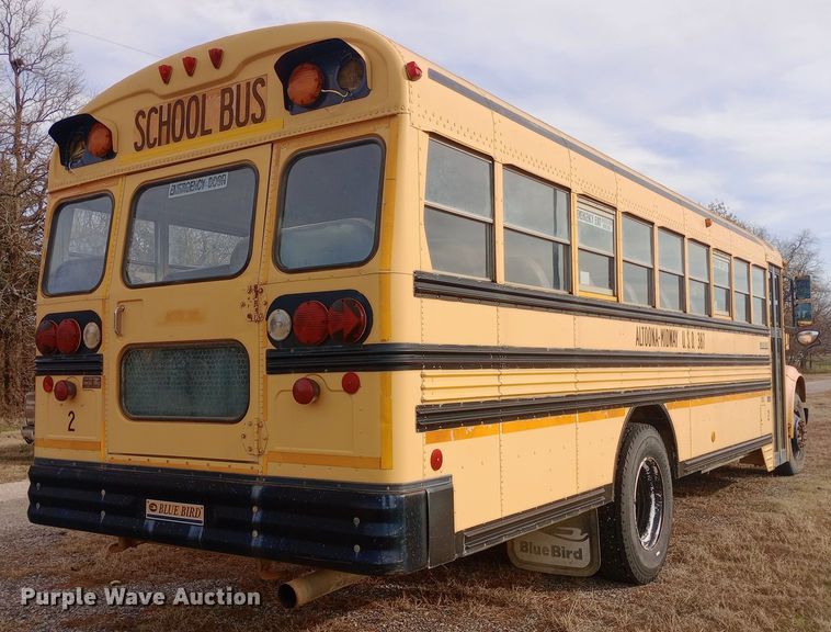 image for item DW0946 2000 International 3800 school bus