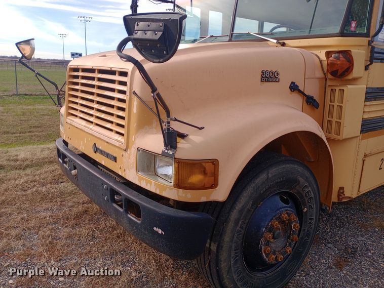 image for item DW0946 2000 International 3800 school bus