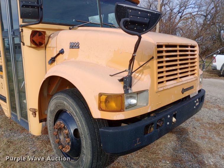image for item DW0946 2000 International 3800 school bus